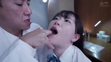 REAL-891 This is the Masochist Throat Clinic. A schoolgirl who was awakened to a sobbing orgasm by a sleazy doctor's throat-job therapy. Kozue Fujita