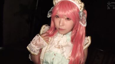 MUKC-058 Sifat sebenar cosplayer cantik bersaiz 148cm itu ialah... Faraj sesat dengan pancutan pramatang dan ketagihan sperma yang serius. Dikelilingi oleh lelaki, dia mencapai klimaks berulang kali, merangkap dalam beberapa saat, dan titik tekanan daging