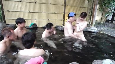 HSODA-054 A towel-only men's bath challenge! A beautiful woman living alone in a hot spring resort takes on a naughty mission in the men's bath for a cash prize!