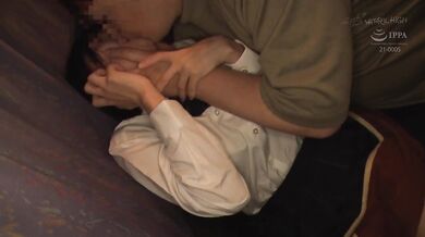 NHDTB-992 Unerlaubtes Nakadashi im Nachtbus mit Rin Ikutas Höschen und Schecks für ein dominantes Mädchen, das so sehr kommt, dass sie durch einen plötzlichen zungenküssenden Handjob grob behandelt wird.