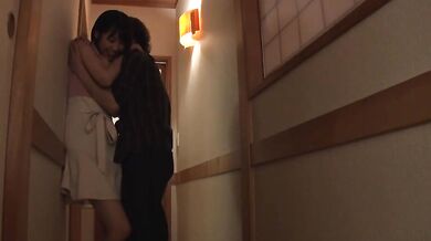 HUBLK-017 - Ich werde diese neue Studentin mit all meiner Kraft ficken! Ein Neuling in einem Yarisaki-Club, der unwissentlich eingetreten ist, wird immer betrunkener und schlammiger! Sie wird sogar dazu gebracht, ein Sexspiel zu spielen und endet...